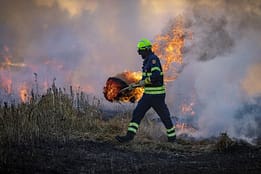 Bombeiro em ação.