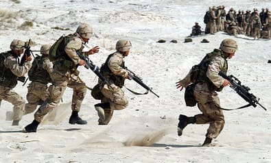 Soldados em Guerra. Aidna há muitas guerras em curso.