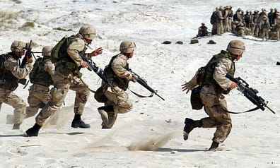 Soldados em Guerra. Aidna há muitas guerras em curso.