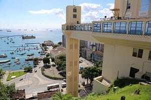 O Elevador Lacerda, Salvador, Bahia. Palco para a poesia sobre o menino, Tuca. 